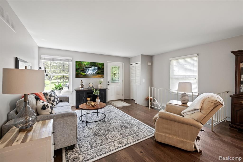 375 Neptune Drive, Walled Lake, MI 48390 — Photo 9
