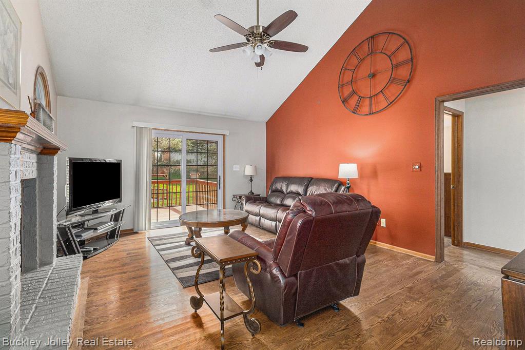 1036 PINEWOOD Court, Brighton, MI 48116 — Photo 6