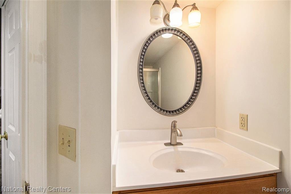 630 W LAKE Street, South Lyon, MI 48178 — Photo 15