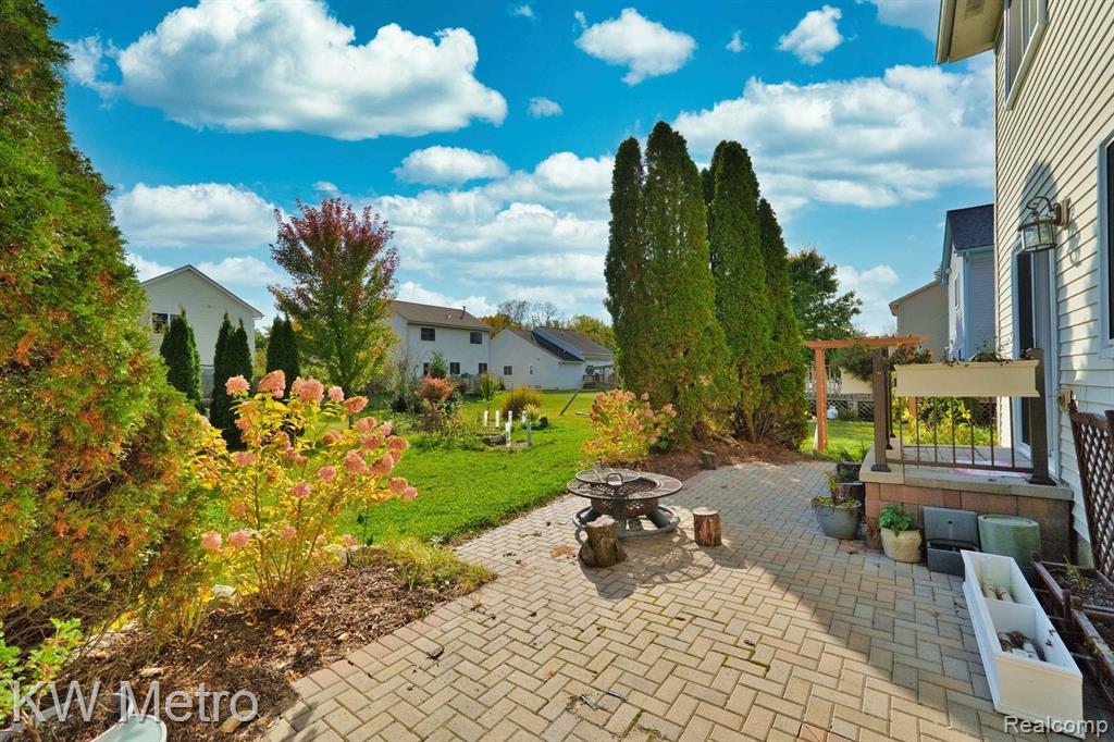 8590 BARRINGTON Drive, Ypsilanti, MI 48198 — Photo 11