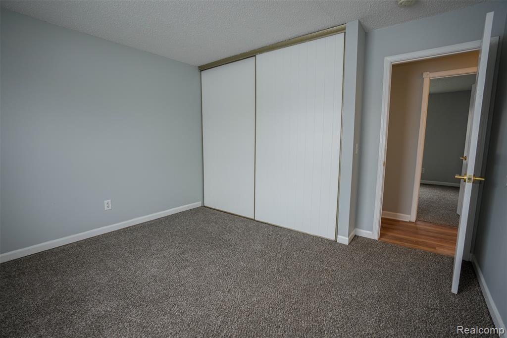 5783 Williamsburg Court, Waterford, MI 48327 — Photo 28
