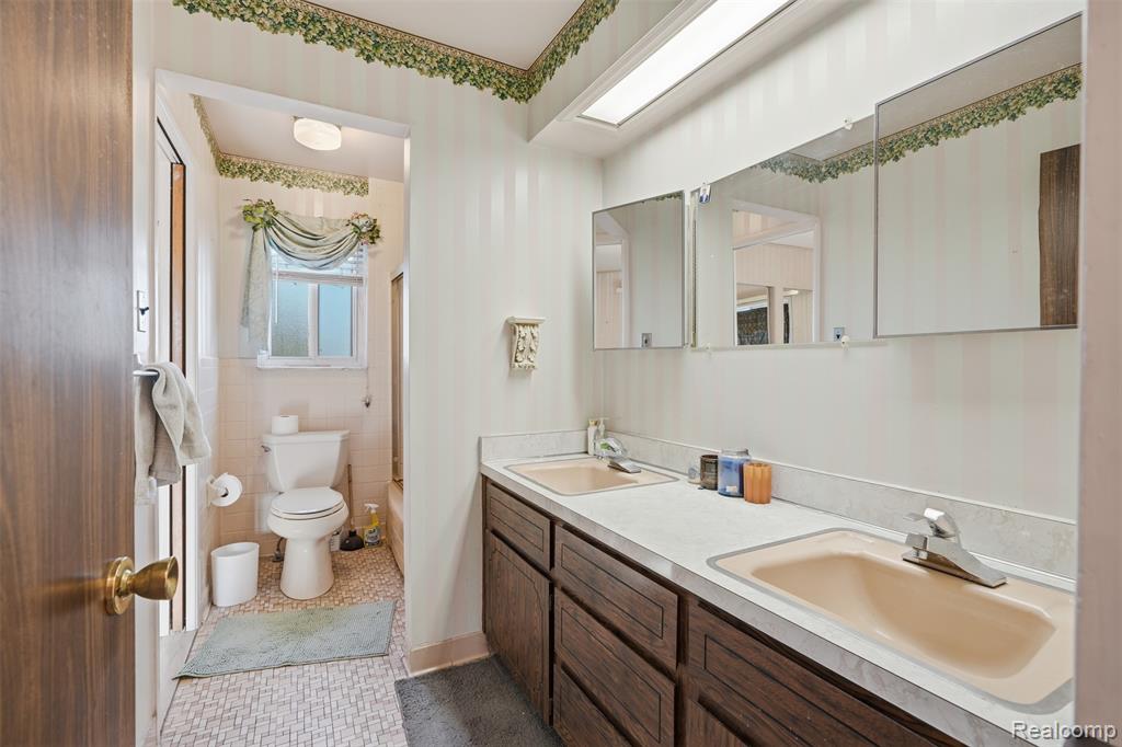 26840 Merideth Dr, Warren, MI 48091 — Photo 12