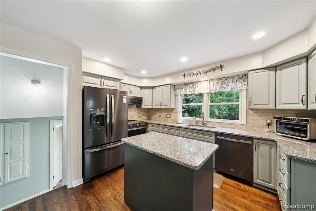 425 Kendry Avenue, Bloomfield Hills, MI 48302 — Photo 12