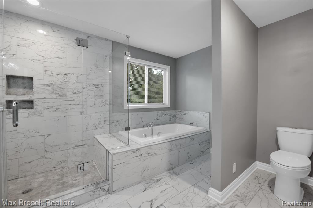 8330 COOLEY LAKE Road, Commerce Twp, MI 48382 — Photo 19