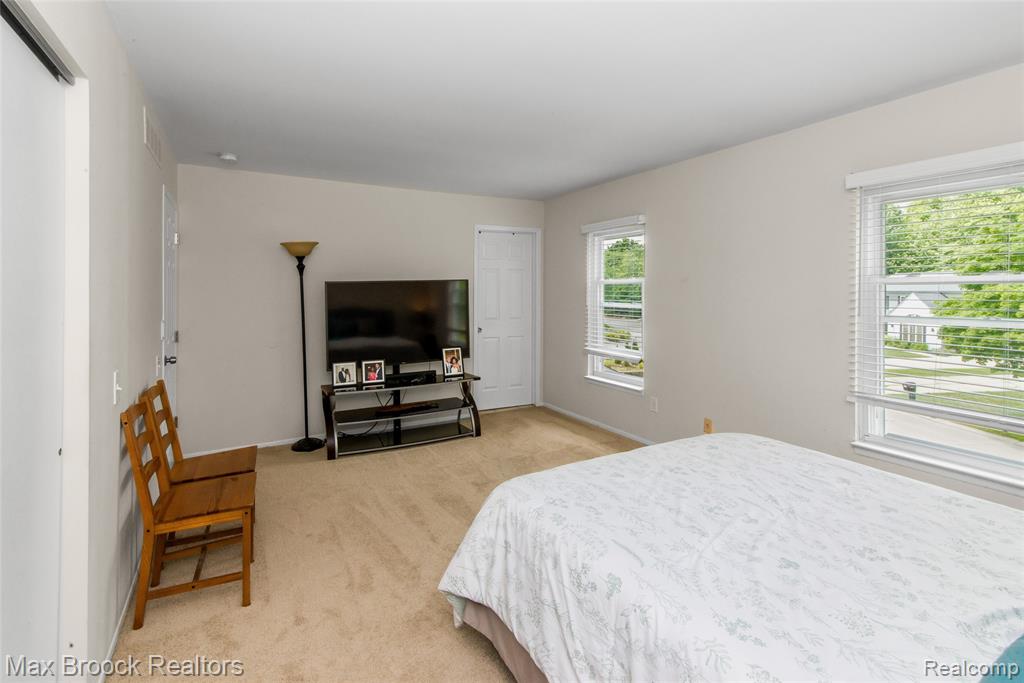 5484 Kingsfield Drive, West Bloomfield, MI — Photo 34