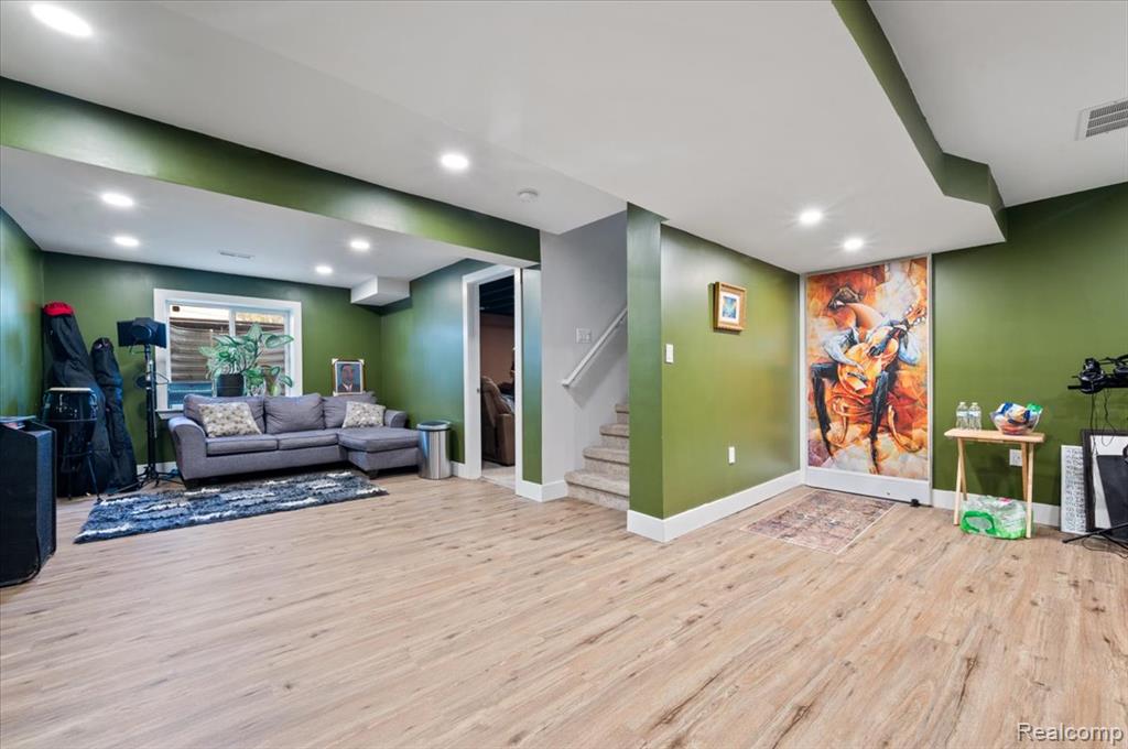8332 Berwick Drive, Westland, MI — Photo 18