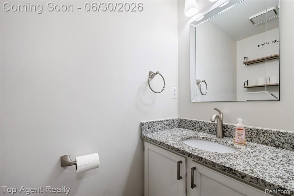 38887 Country Circle, Farmington Hills, MI 48331 — Photo 24