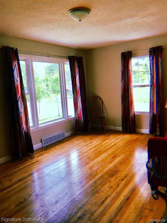 8310 BADGER Street, Detroit, MI 48213 — Photo 3