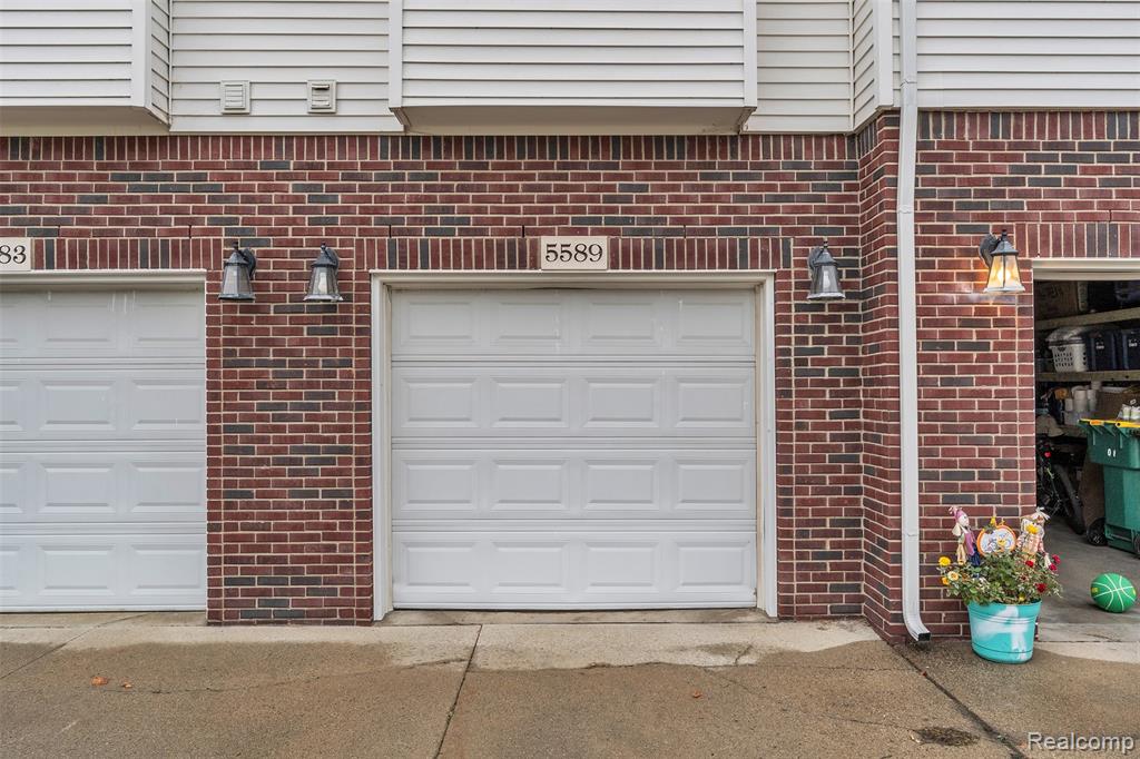 5589 TWIN OAKS Drive, Sterling Heights, MI 48314 — Photo 37