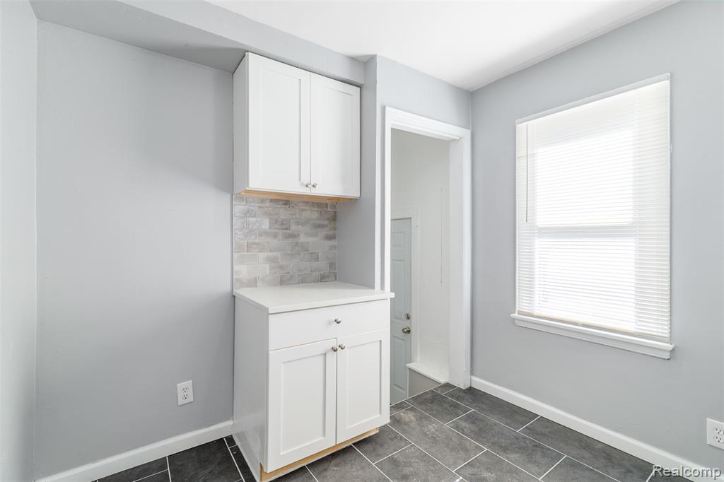 9256 Auburn Street, Detroit, MI 48228 — Photo 9