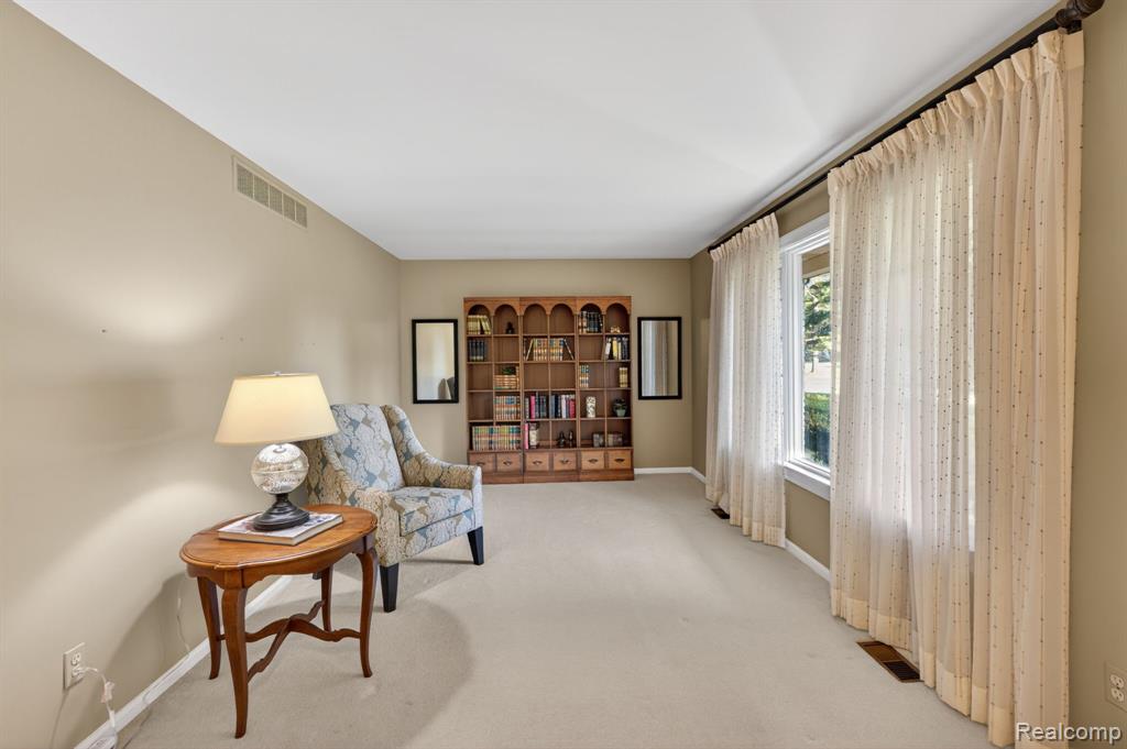 9144 Deer Park Court, Fenton, MI 48430 — Photo 11