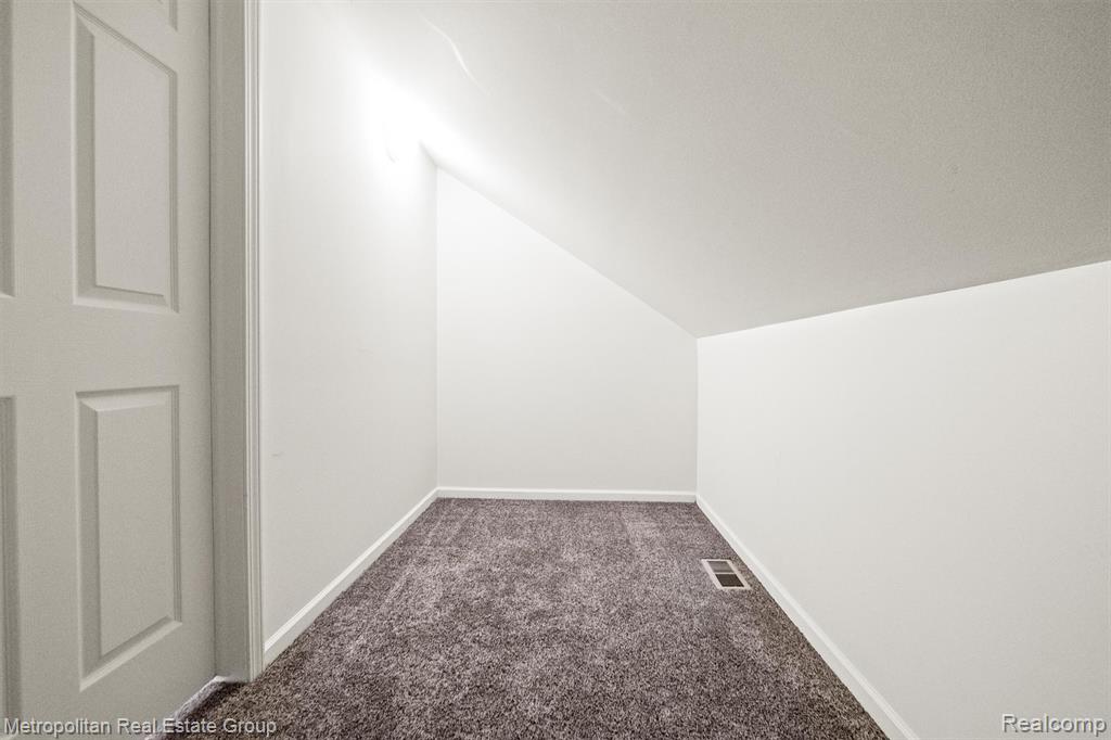 30207 Viewcrest Court, Novi, MI 48377 — Photo 24