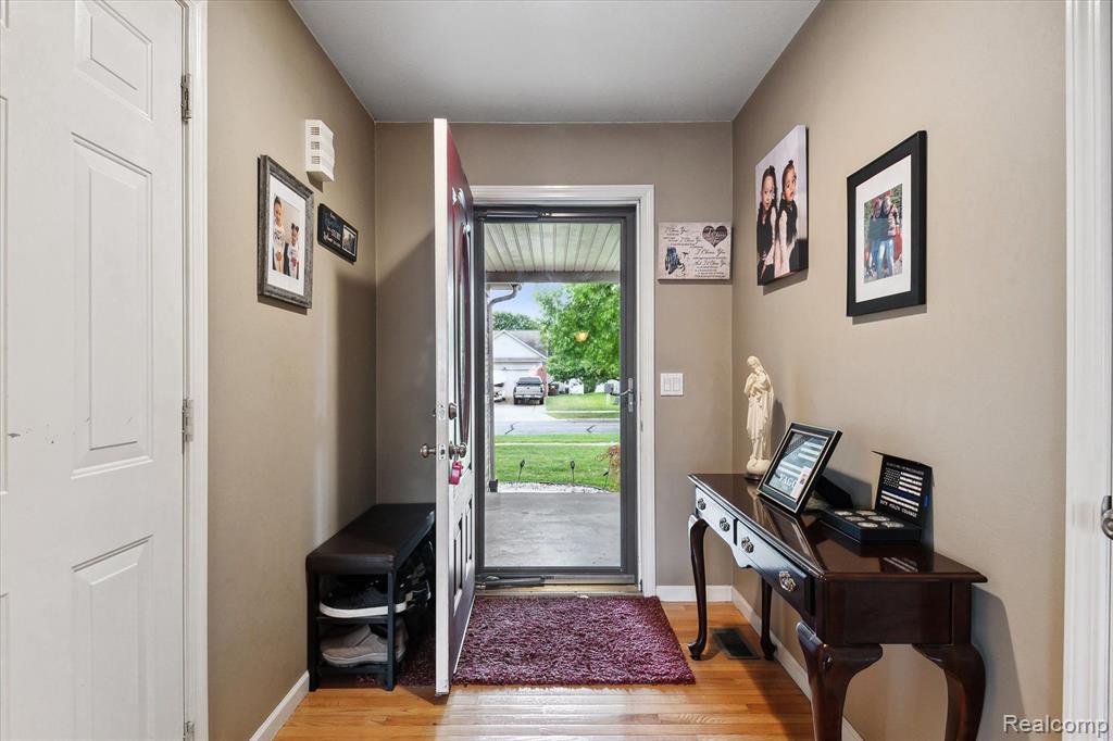 12226 HANNAH Lane, Carleton, MI 48117 — Photo 5