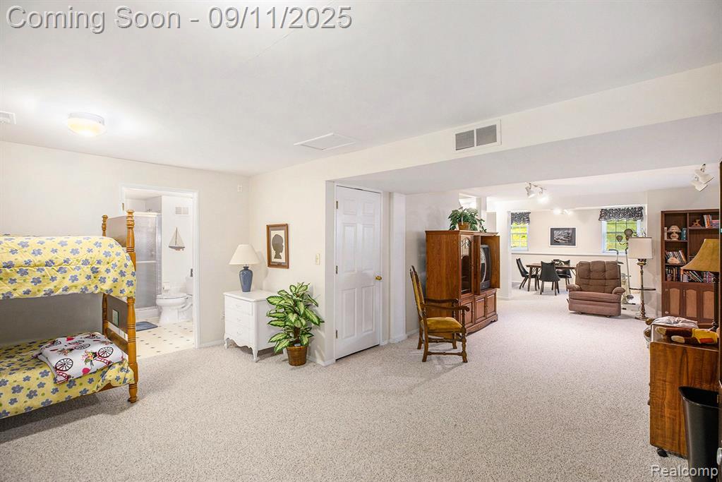 5886 Creekside Drive, Troy, MI 48085 — Photo 25