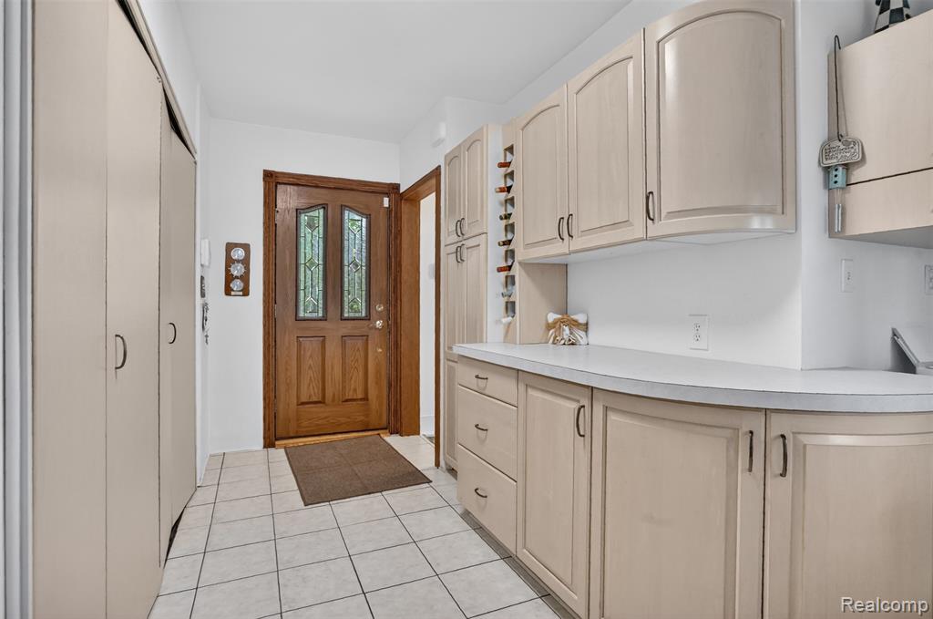3961 Lakewood Drive, Waterford, MI 48329 — Photo 3