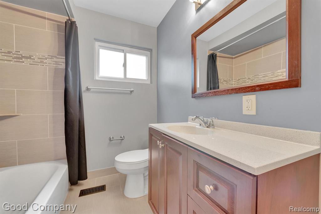 46 W MAPLEDALE Avenue, Hazel Park, MI 48030 — Photo 12