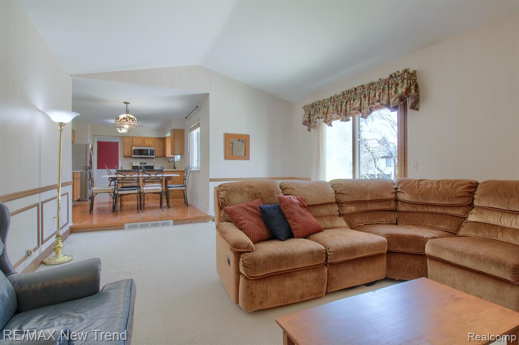 24802 SARAH FLYNN, Novi, MI — Photo 17