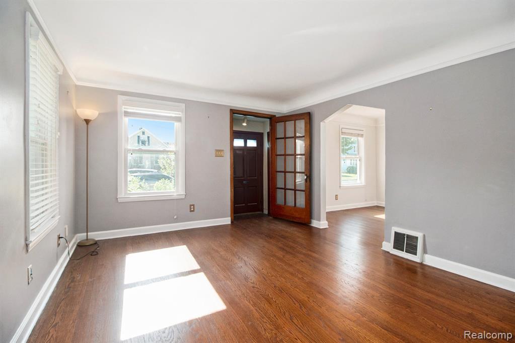6847 Yinger Avenue, Dearborn, MI 48126 — Photo 2