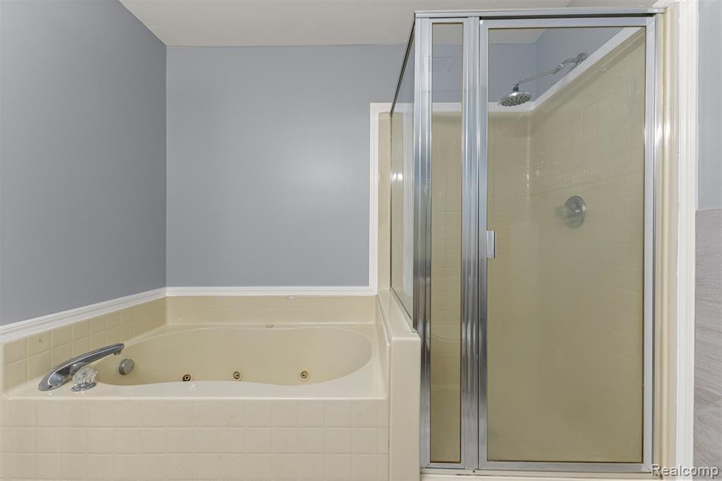 10913 Edlie Circle, Dearborn Heights, MI 48214 — Photo 30