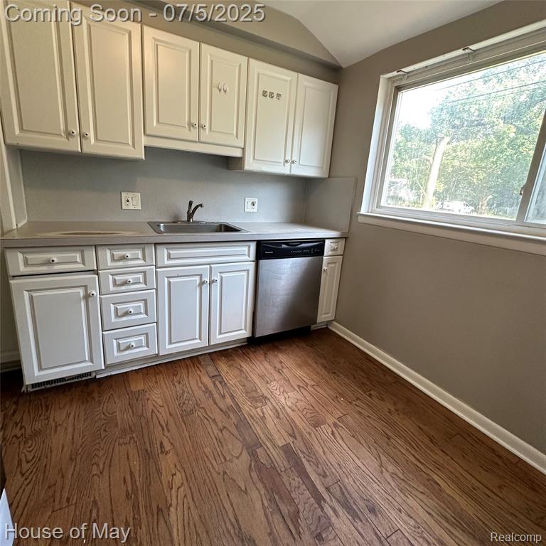587 E 14 MILE Road, Birmingham, MI 48009 — Photo 14