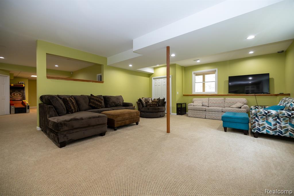 321 Elio, Highland, MI — Photo 36
