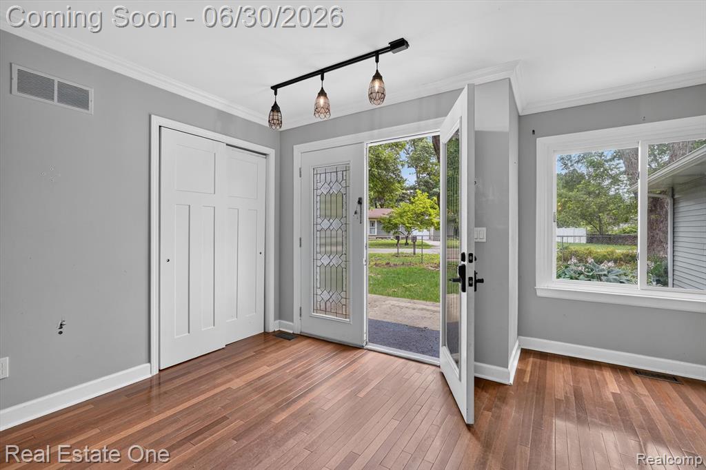 904 N Park Street, Highland, MI 48356 — Photo 5