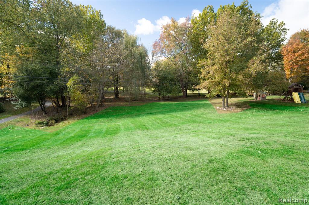 758 Lake Forest Road, Rochester Hills, MI 48309 — Photo 17