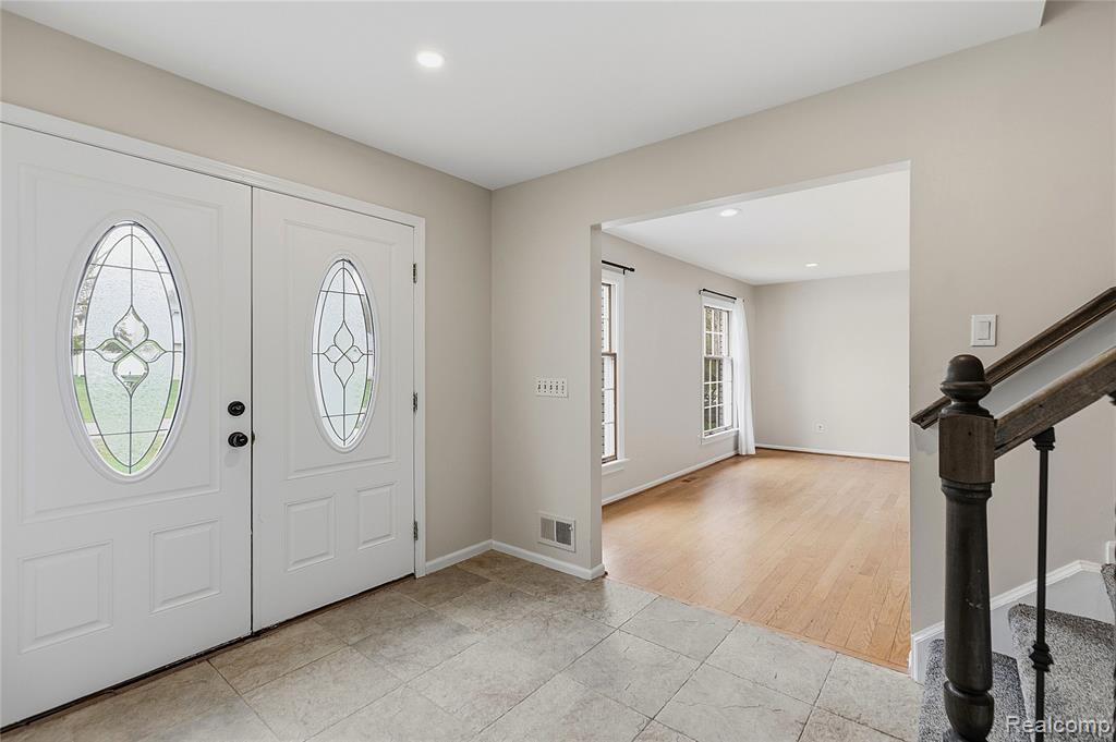 5119 Greenbriar Drive, West Bloomfield, MI 48323 — Photo 3