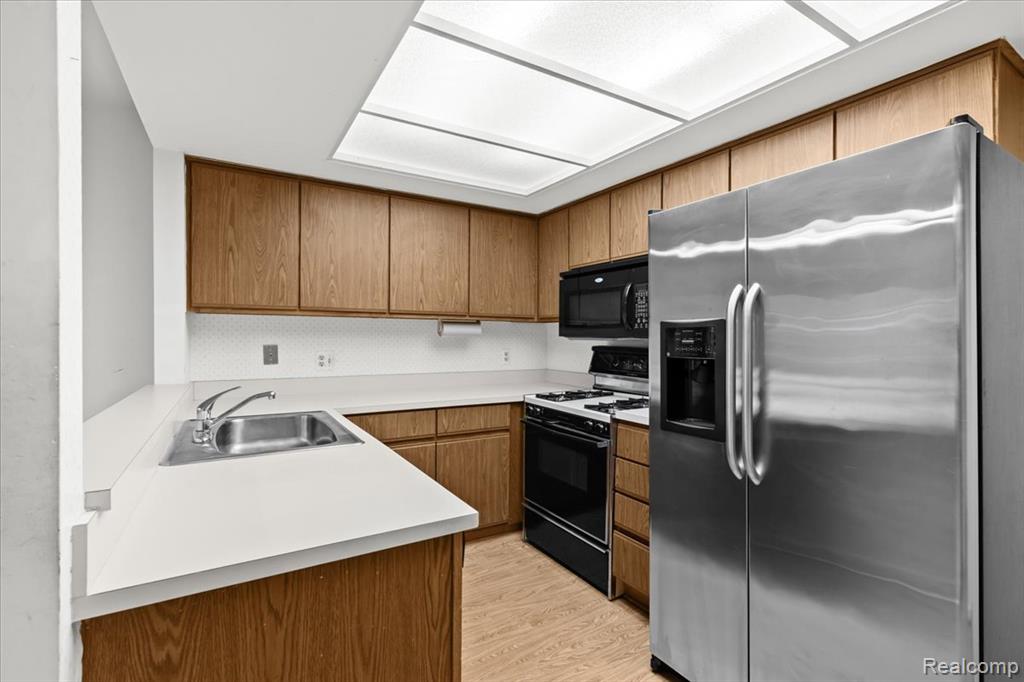 6798 Andiron Court, West Bloomfield, MI — Photo 11