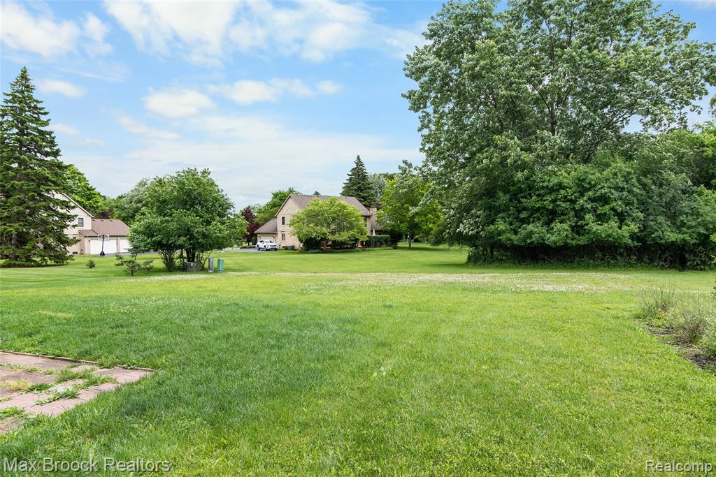 5484 Kingsfield Drive, West Bloomfield, MI — Photo 44