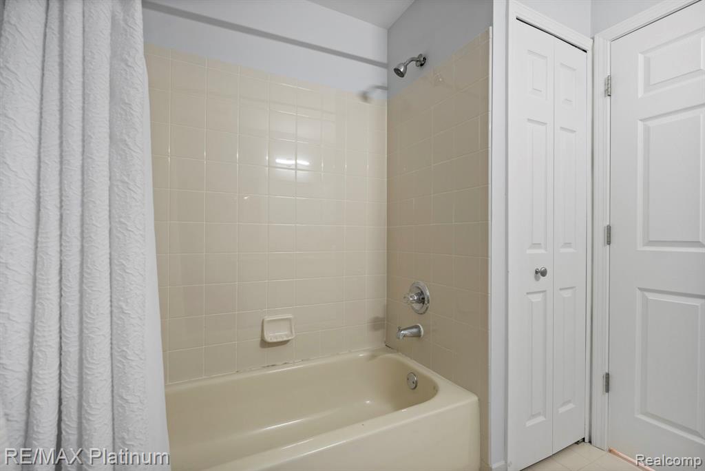 44068 Elm Drive, Sterling Heights, MI 48313 — Photo 22