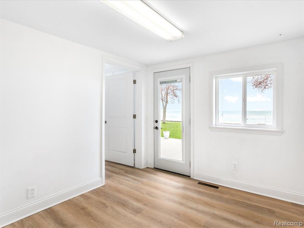 5444 LAKESHORE Road, Fort Gratiot, MI 48059 — Photo 15