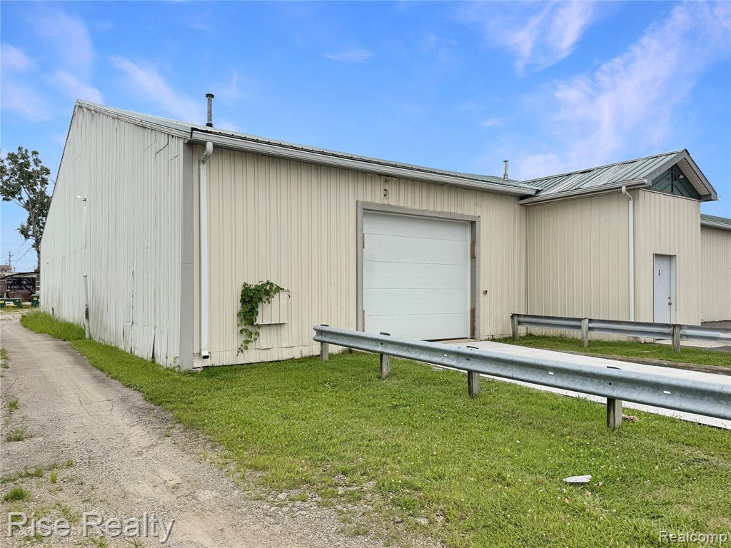 2447 E Judd Road, Burton, MI 48529