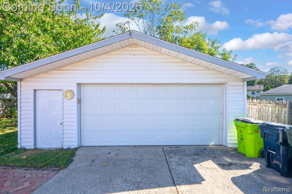 42708 Wilmington Drive, Sterling Heights, MI 48313 — Photo 33