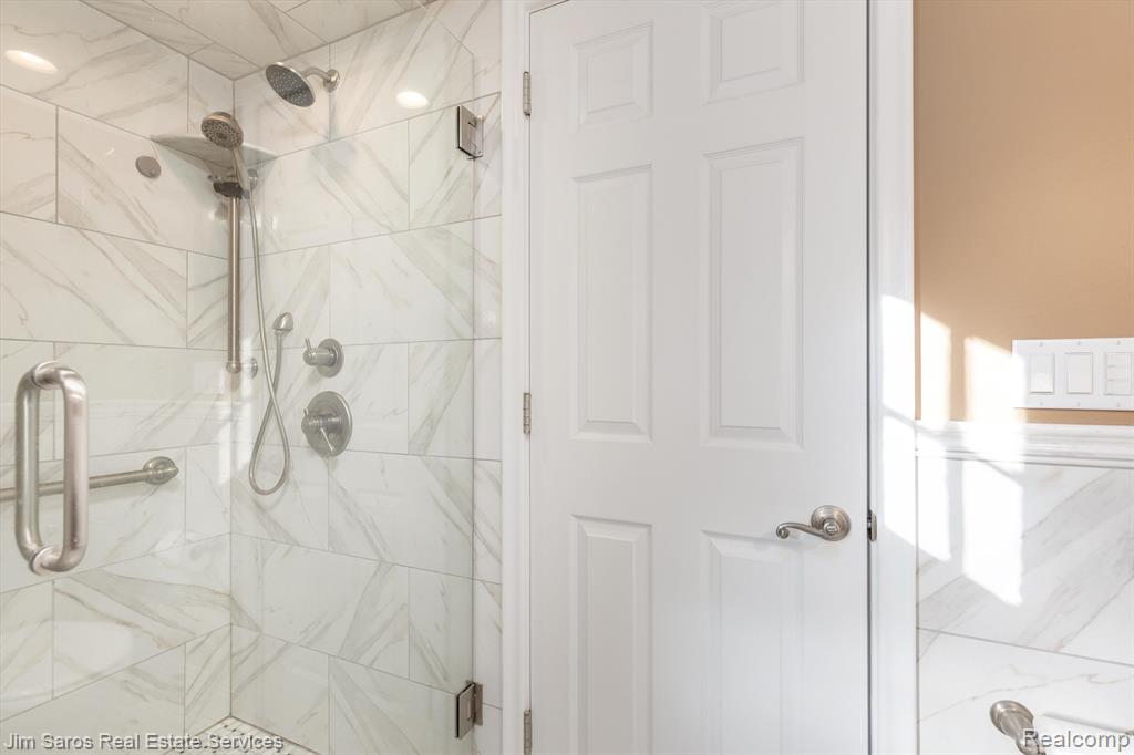805 BALFOUR Street, Grosse Pointe Park, MI 48230 — Photo 22