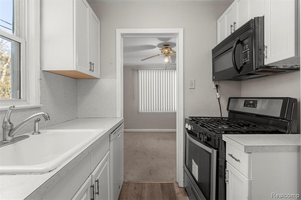7521 N Silvery Lane, Dearborn Heights, MI 48127 — Photo 11
