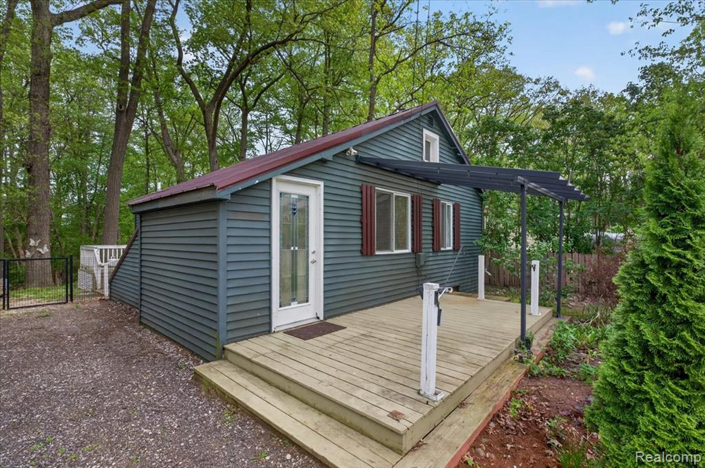 2086 Miles Road, Lapeer, MI 48446 — Photo 2