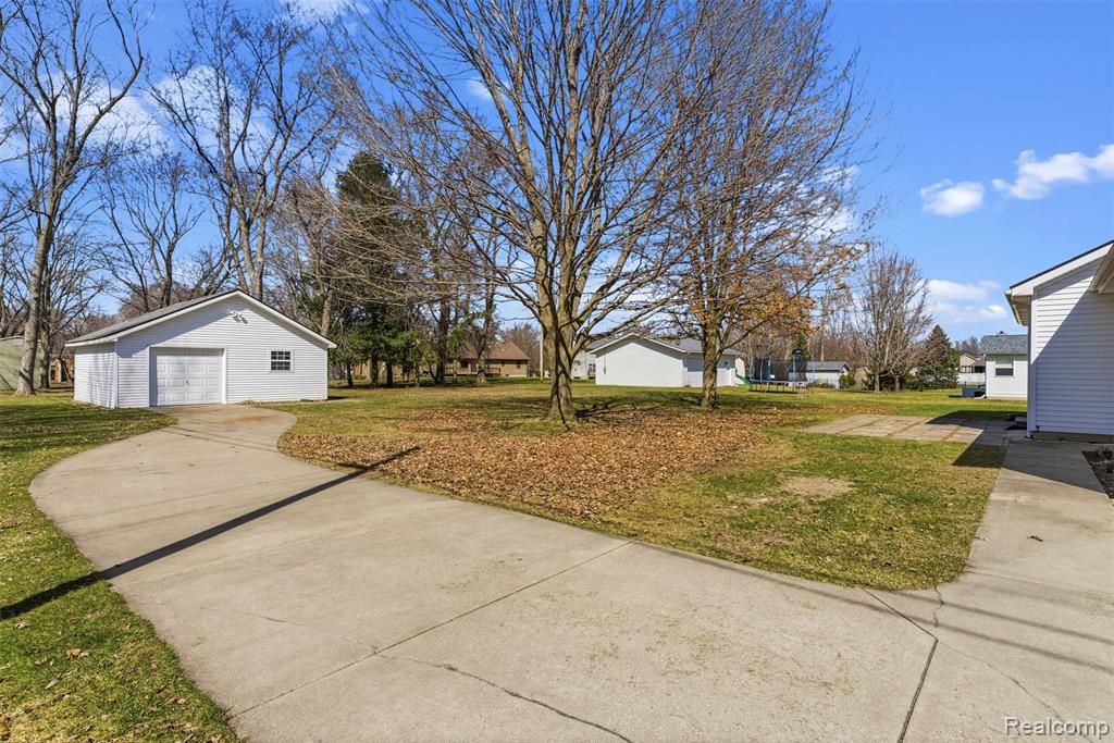2363 Willowdale Drive, Burton, MI 48509 — Photo 36