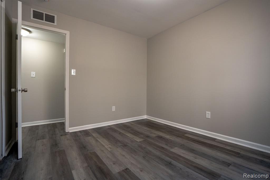 39588 Chart Street, Harrison Township, MI — Photo 13