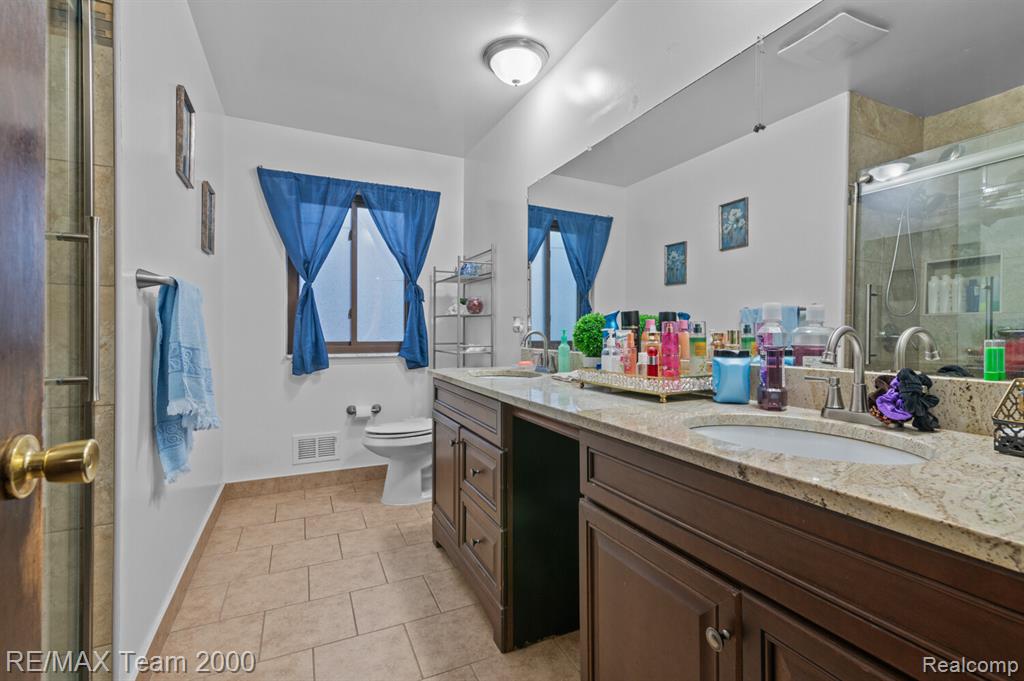 40220 Walter Drive, Sterling Heights, MI 48310 — Photo 13