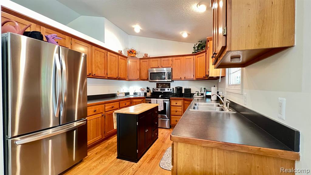8324 WOODLAND Circle, Goodrich Vlg, MI — Photo 12
