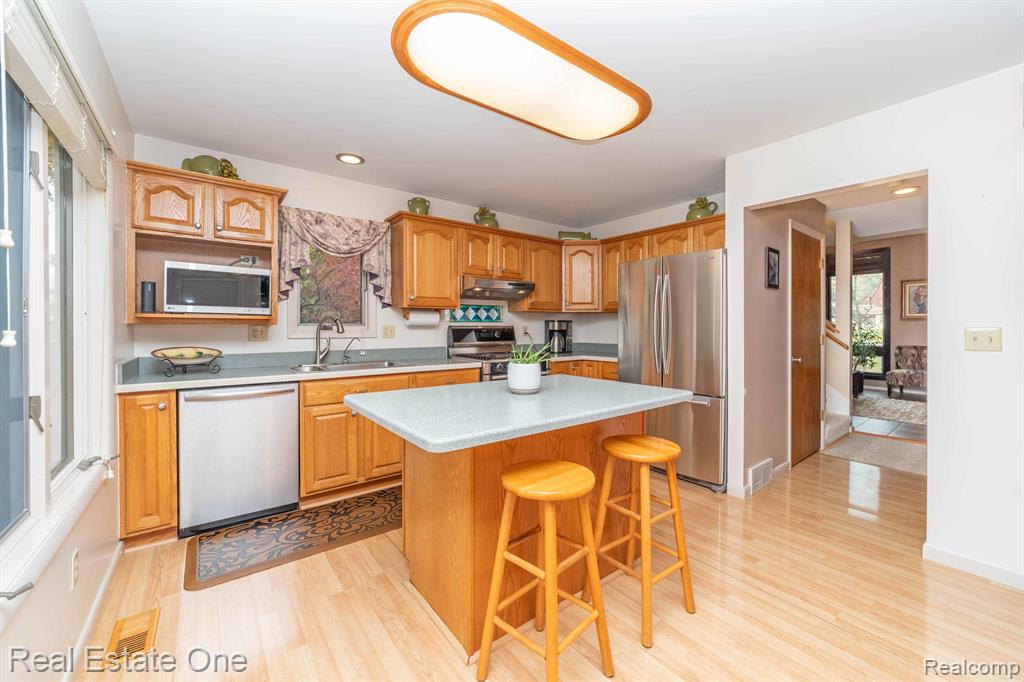 8260 ENGLEWOOD Drive, Clarkston, MI — Photo 27