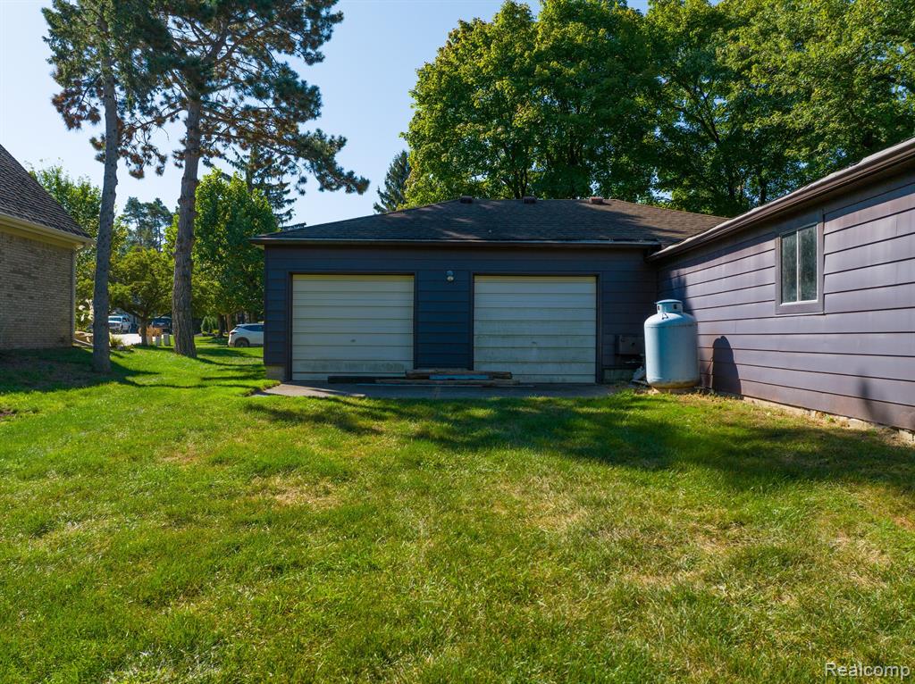 6248 LIVERNOIS Road, Troy, MI 48098 — Photo 49