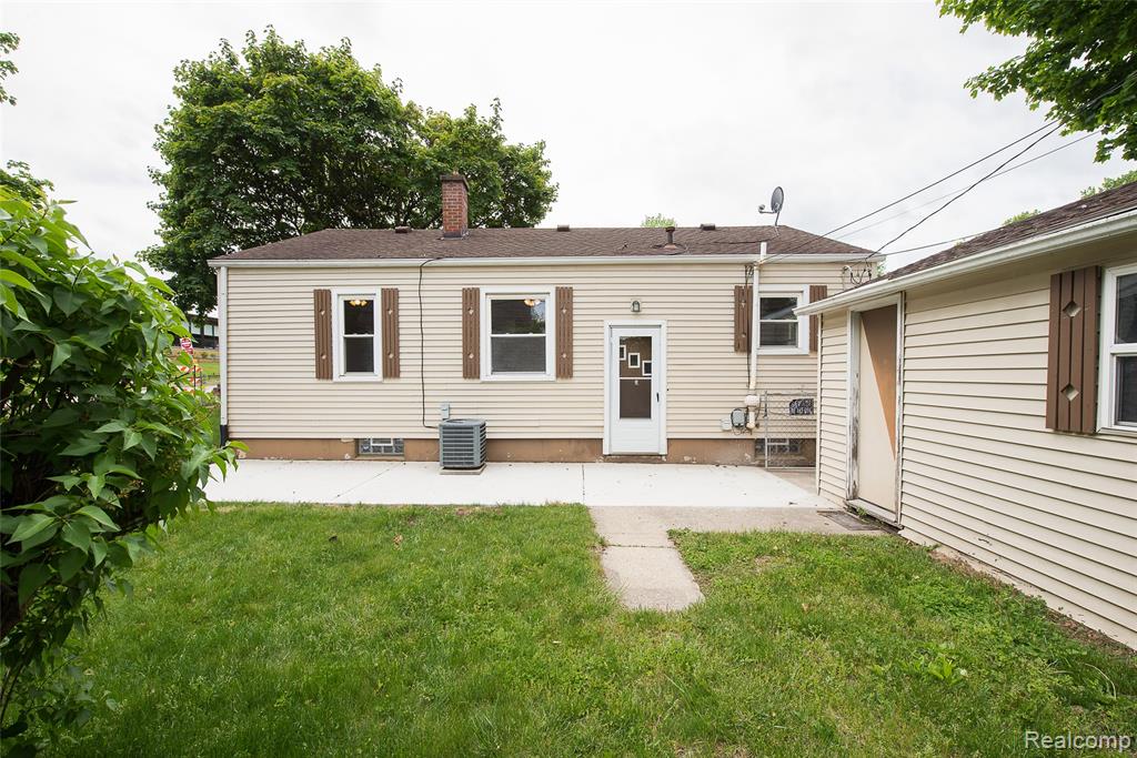 449 Burton Court, Ypsilanti, MI 48197 — Photo 17
