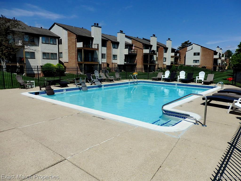 4411 Laurel Club Circle, West Bloomfield, MI 48323 — Photo 8