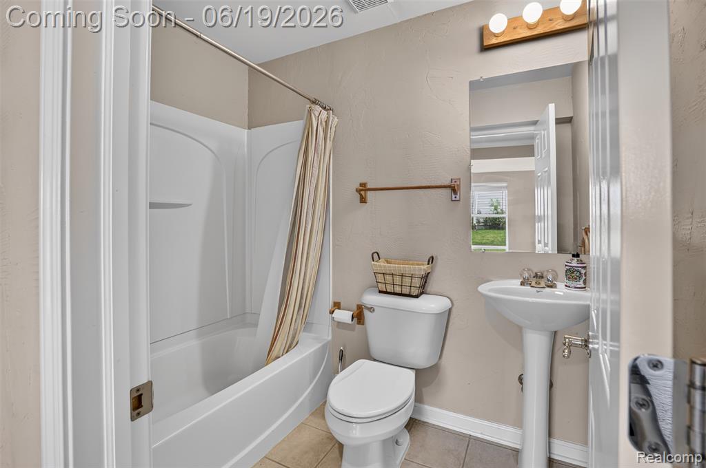 5001 Meadow Crest Circle, Holly, MI 48442 — Photo 37