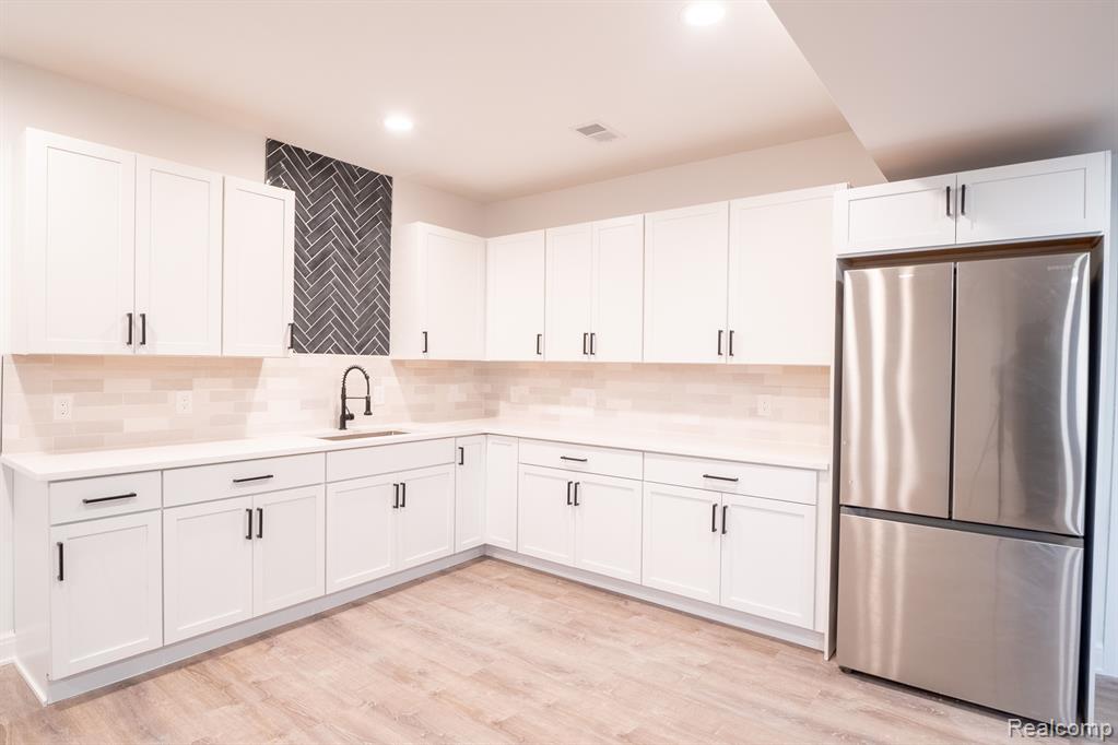 7450 PARKSTONE Lane, Bloomfield Hills, MI 48301 — Photo 68