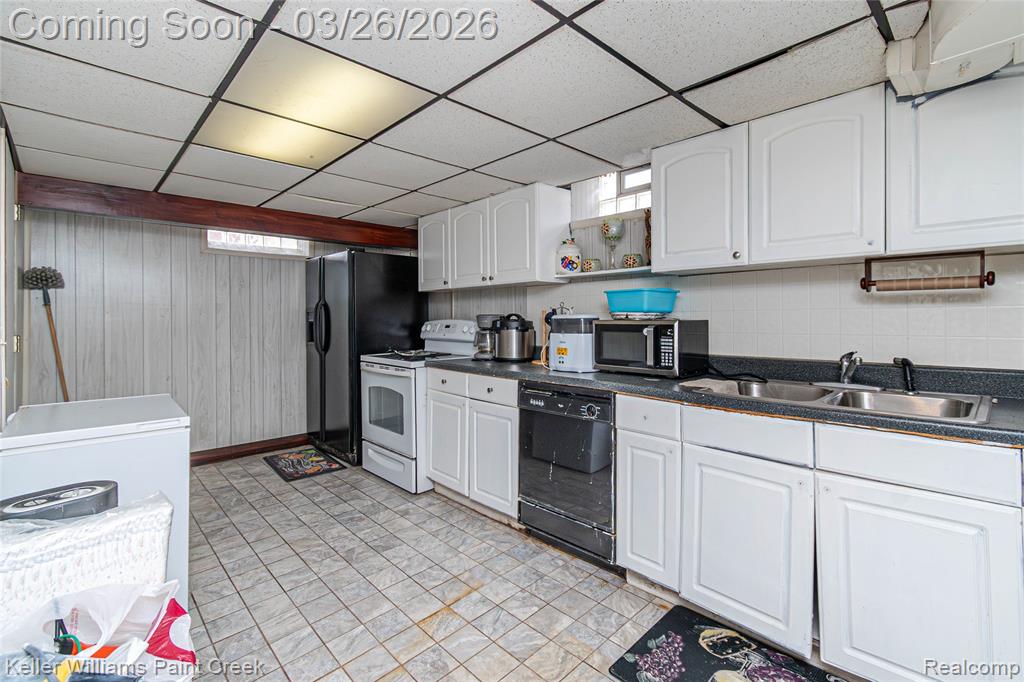 8250 Arnold Street, Dearborn Heights, MI 48127 — Photo 33