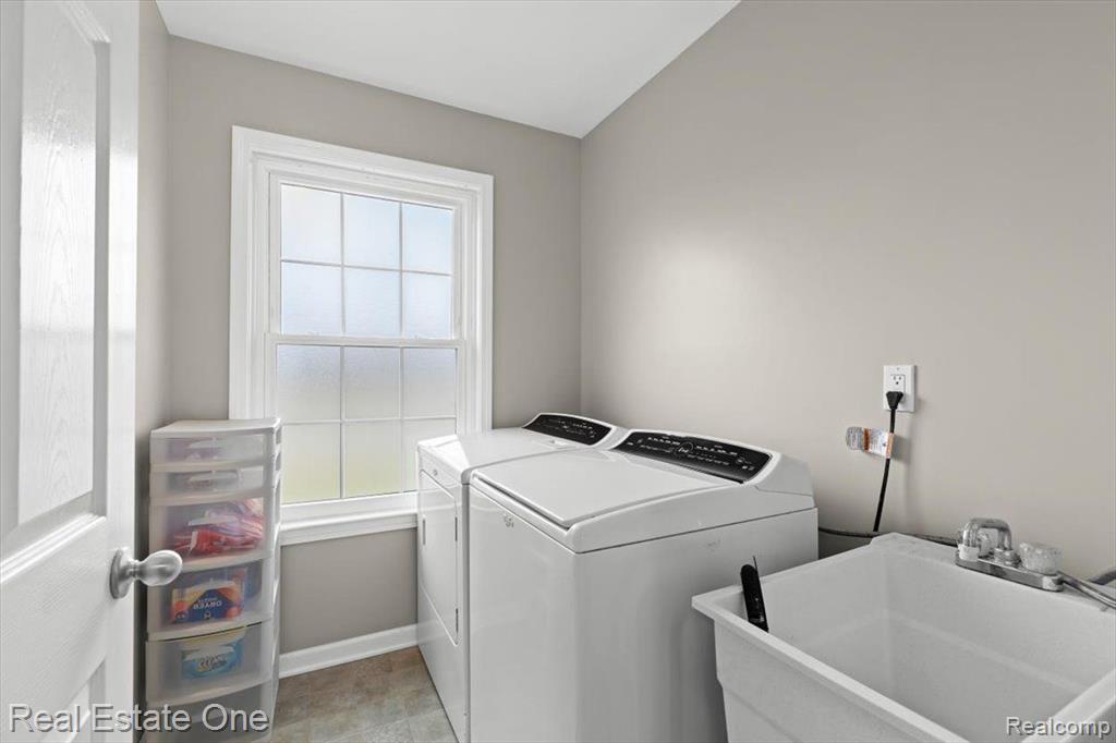 573 CARRIAGE HILL Drive, Fenton, MI 48430 — Photo 25
