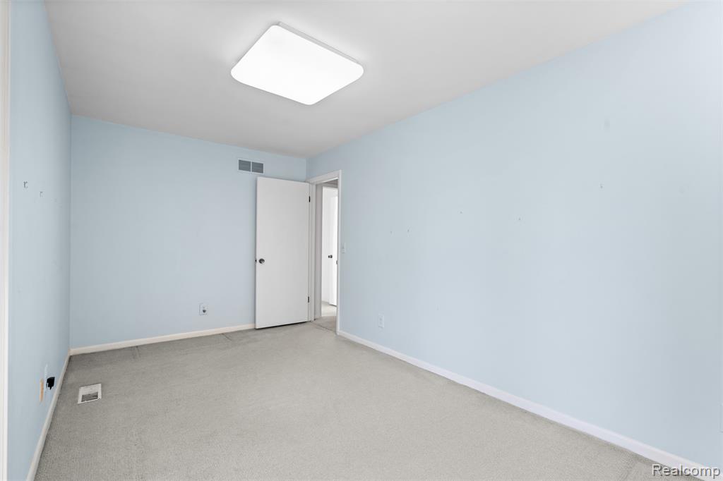 4724 Tara Court, West Bloomfield, MI 48323 — Photo 25